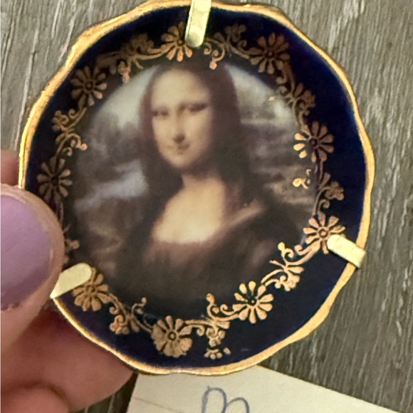 Limoges France Mona Lisa Gilded Miniature Plate w/ Stand 2" bought in Paris EUC - Picture 2 of 3